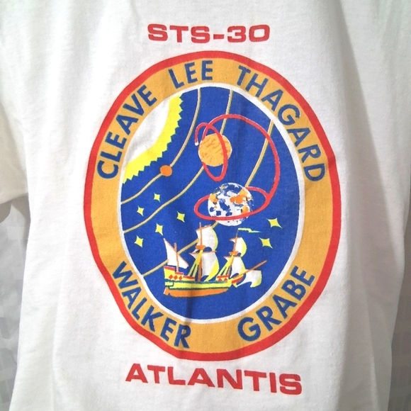 Vintage NASA Atlantis Shuttle T-shirt STS 30 Mission Astronauts Medium White - Picture 3 of 9